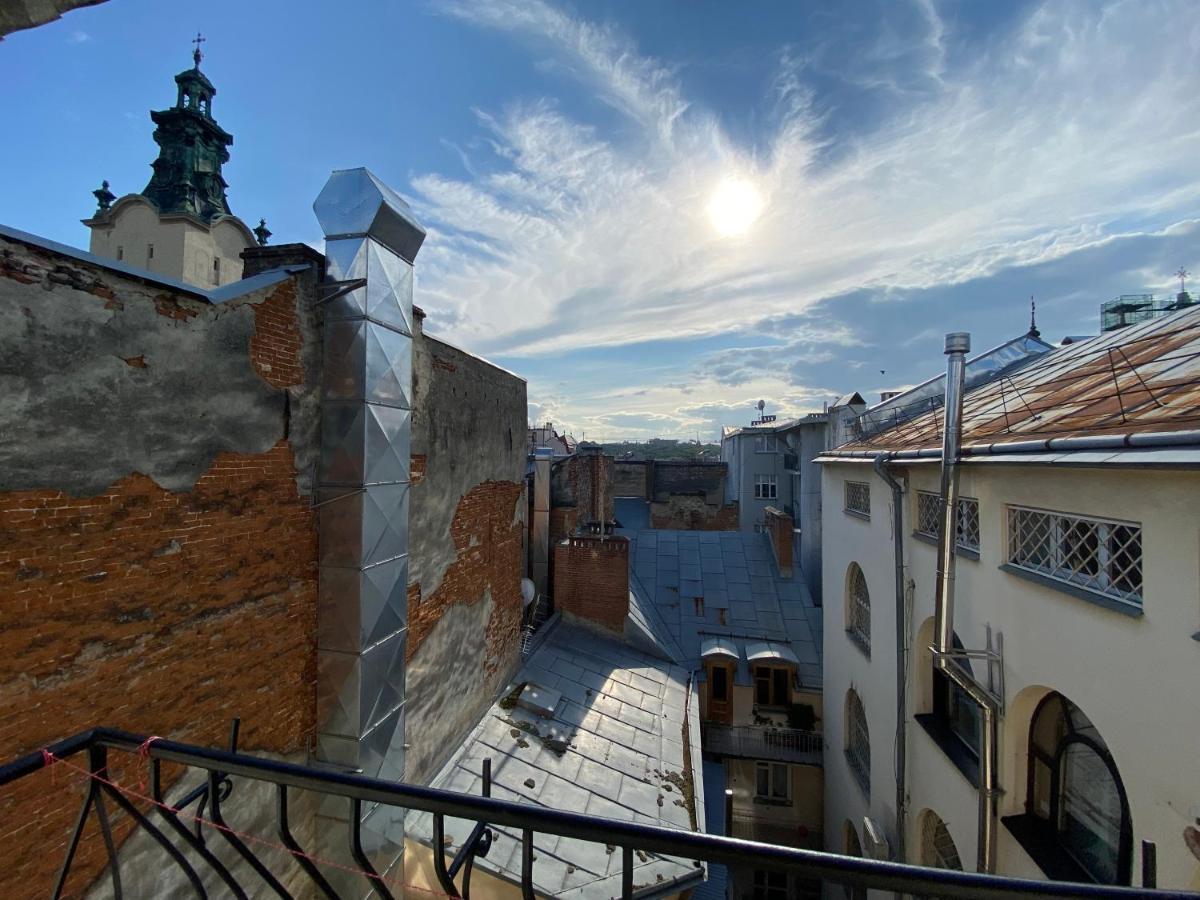Grand Apartments On Rynok Square Lviv Exterior photo
