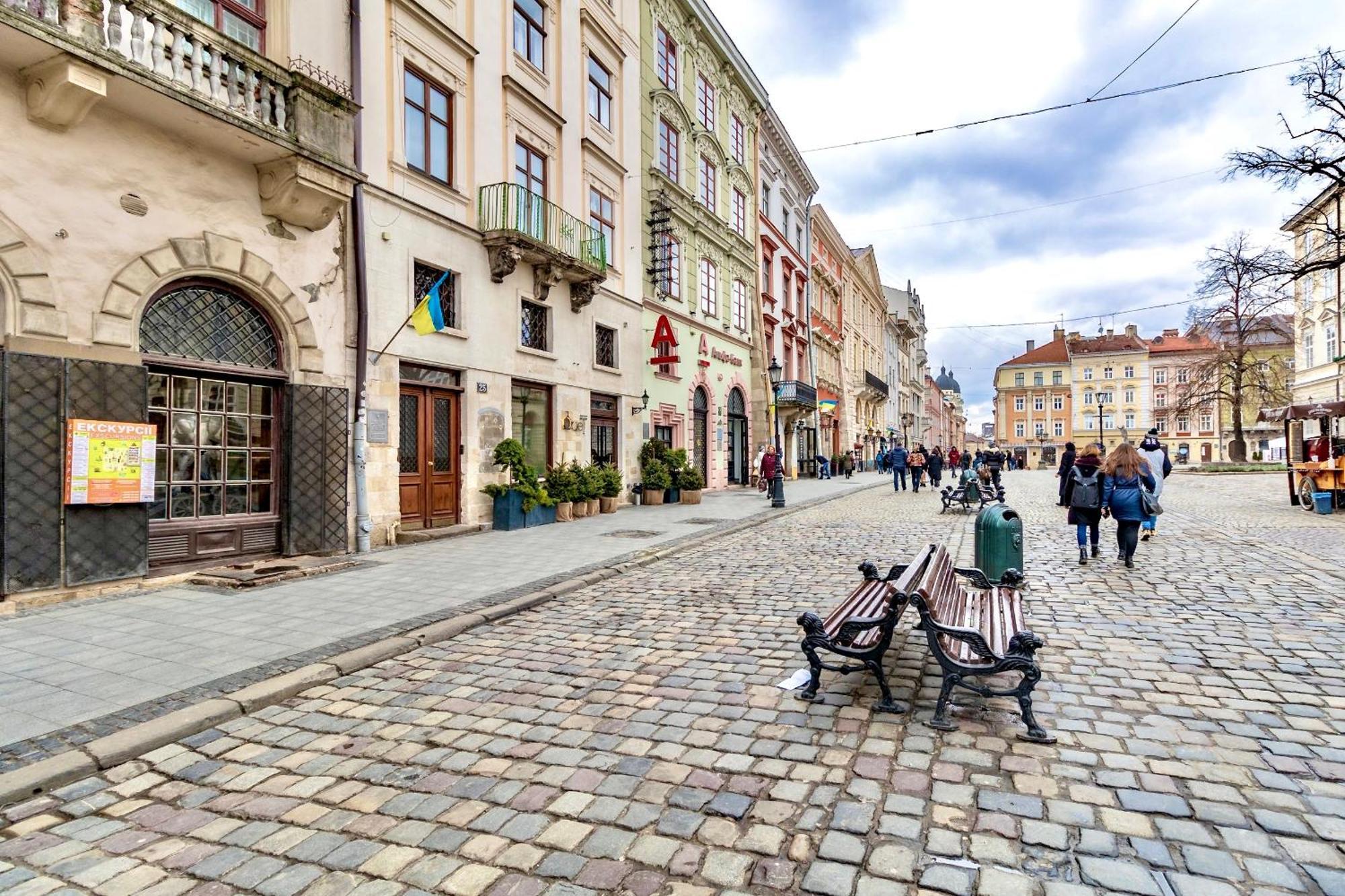 Grand Apartments On Rynok Square Lviv Exterior photo