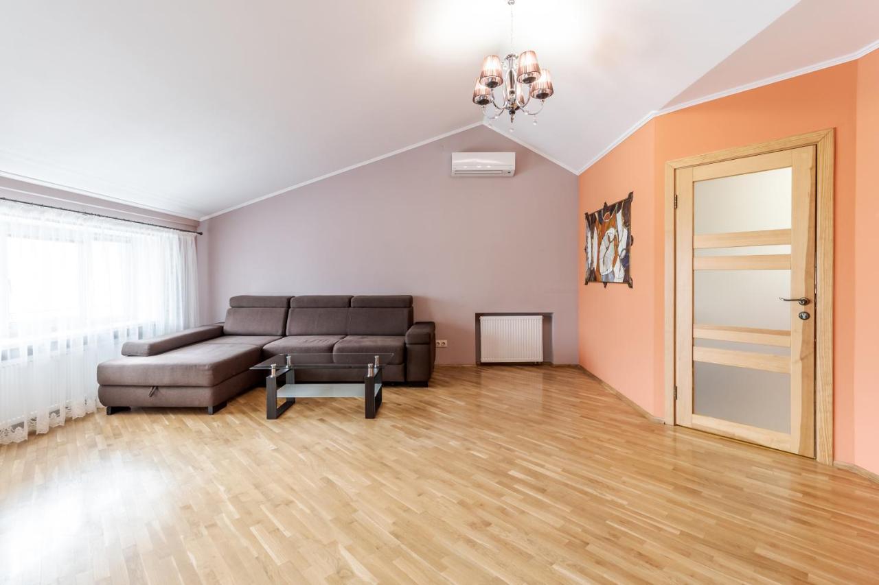 Grand Apartments On Rynok Square Lviv Exterior photo